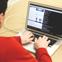 GENERACJA PODŁĄCZONYCH PRACOWNICY, KTÓRZY ZAWSZE SĄ ONLINE
