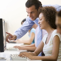 PRACOWNICY POZYTYWNIE OCENIAJĄ SWOJE RELACJE Z PRZEŁOŻONYMI