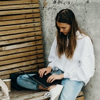 MŁODZI PRACOWNICY, WYZWANIA EDUKACYJNE I LUKA KOMPETENCJI