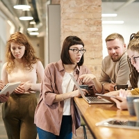 Co czwarta firma prognozuje wzrost zatrudnienia, tyle samo planuje redukcję etatów