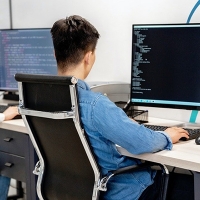 Wysokie zapotrzebowanie na pracowników IT. W 2021 roku mogli oni przebierać w ofertach pracy