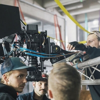 Szukasz ciekawej, dobrze płatnej pracy? Spróbuj swoich sił w branży audiowizualnej!