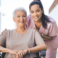 Sprawdzone zlecenia dla opiekunek seniora - na co zwrócić uwagę podpisując umowę?