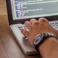 IT: co czwarta firma rozważa redukcje etatów