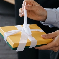 Jak pożegnać koleżankę z pracy? 6 prezentów od zespołu