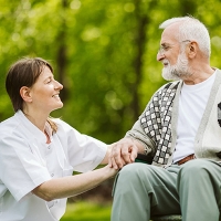 Jak wybrać rzetelną agencję opieki seniora? Lista pytań do zadania przed wyjazdem do Niemiec