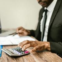 Zmiany w przepisach a prowadzenie firmy - jak nadążyć bez pomocy specjalistów