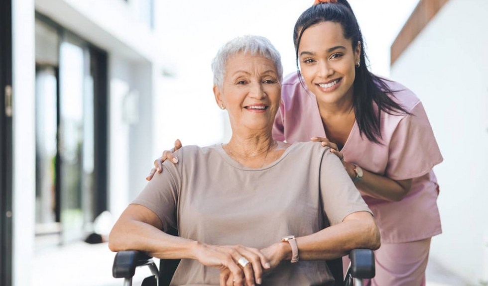 seniorka i opiekunka seniorki