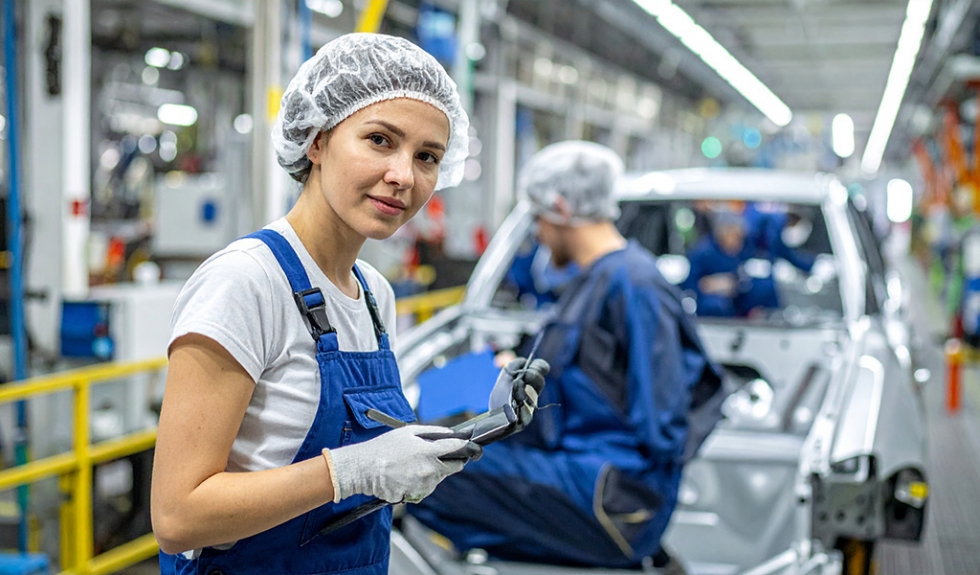 Praca na produkcji: Jak znaleźć stabilne zatrudnienie i rozwijać karierę?