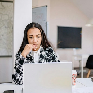 4-dniowy tydzień pracy traci zwolenników - 6 na 10 pracowników obawia się spadku pensji